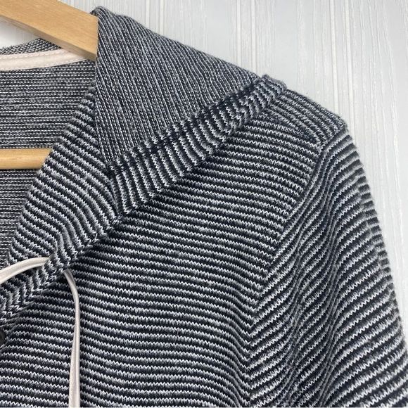 Maurices striped Hoodie with lace up Neckline shirt size Large - Picture 3 of 8